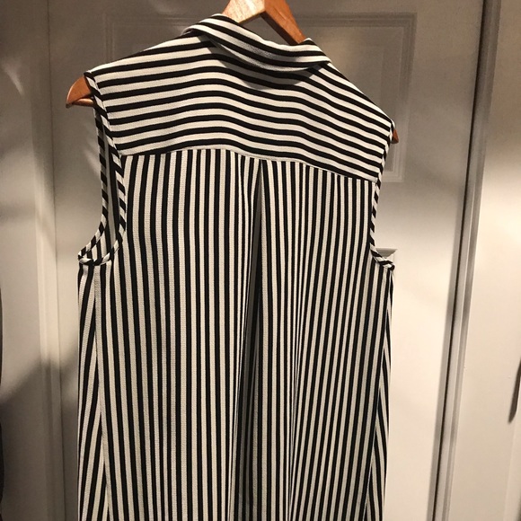 Vince Camuto | Striped Sleeveless Button Up XS - Picture 4 of 4